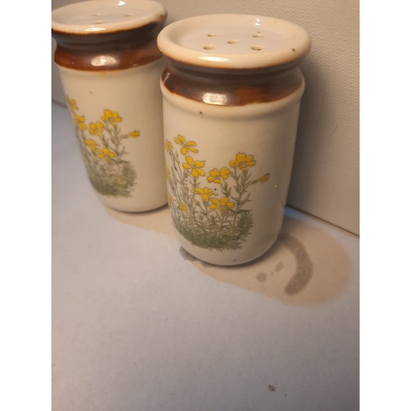 Vintage Counterpoint San Francisco Floral Salt, Pepper Shaker Set yellow flowers - Picture 2 of 4